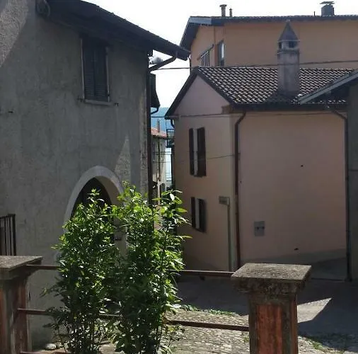 Piccolo Porto Di Cerro * 라베노-몸벨로