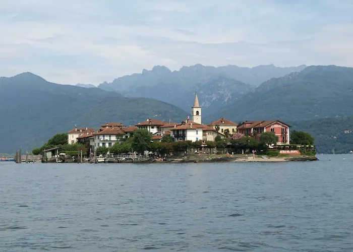 Piccolo Porto Di Cerro 아파트