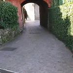 Piccolo Porto Di Cerro 아파트