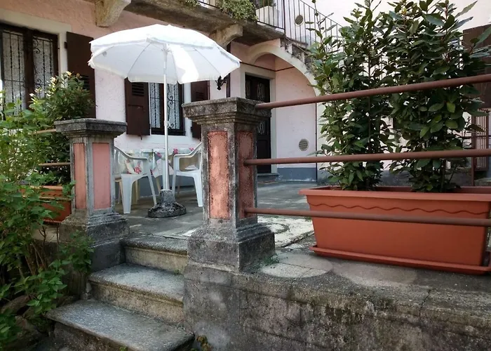 Piccolo Porto Di Cerro Apartment